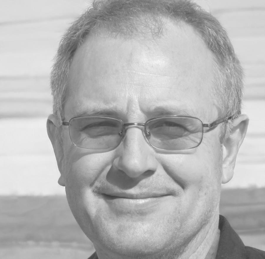 Financial management expert and program instructor